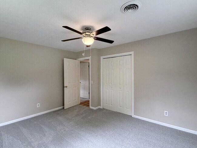 Building Photo - 725 Wildflower Ln