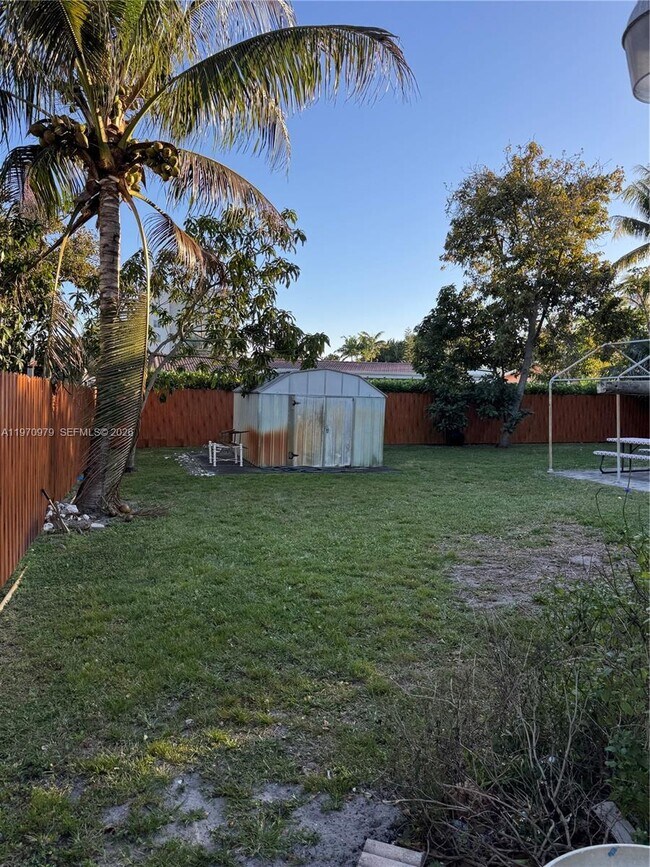 Building Photo - 470 NE 127th St