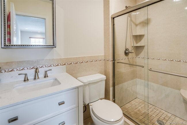 Building Photo - 100 Woodlake Dr W