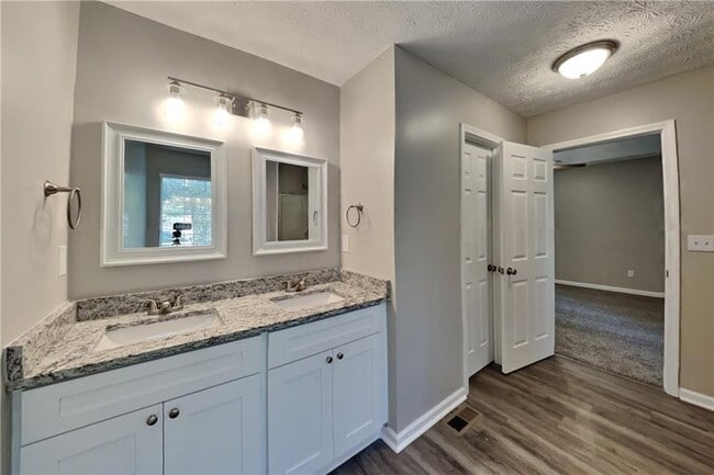 Building Photo - 20 Bridge Trail