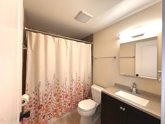 Building Photo - 2210 Clifton Pl