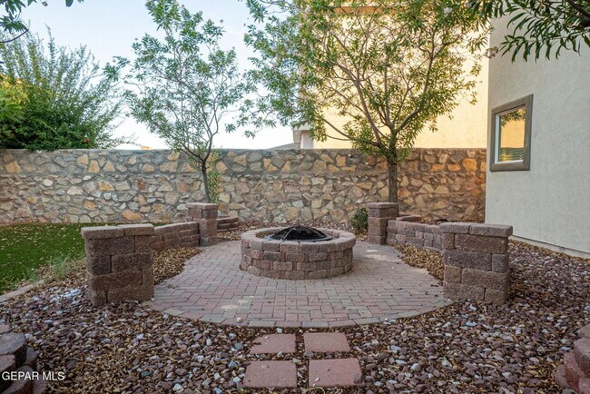 Building Photo - 3204 Merry Mdw