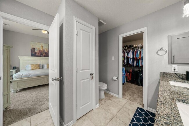 Building Photo - 5003 Lehman Oaks Dr