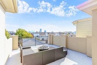 Building Photo - 5309 Blossom St