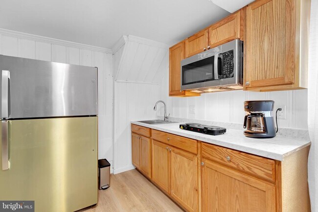 Building Photo - 7109 Layton Dr