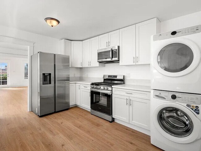 Building Photo - 1044 Manzanita St
