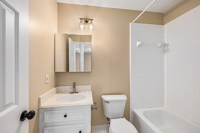 Building Photo - 3919 Southwestern St