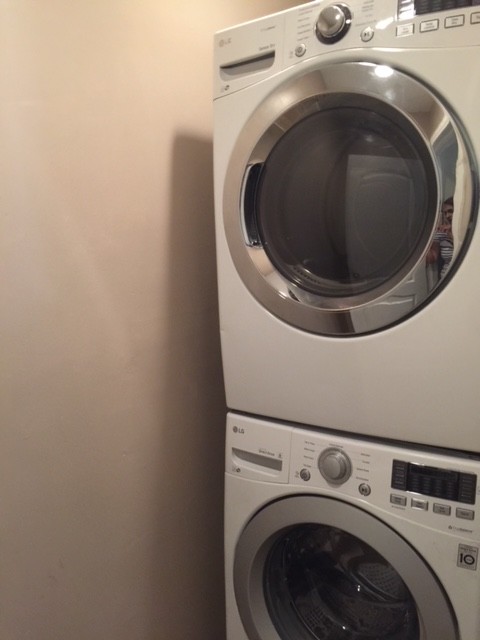 Washer/dryer in laundry - 1350 S Curson Ave