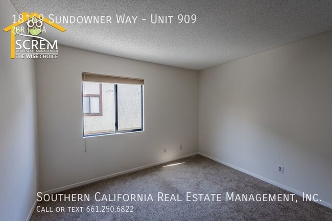 Building Photo - Two Bedroom Condo in Canyon Country