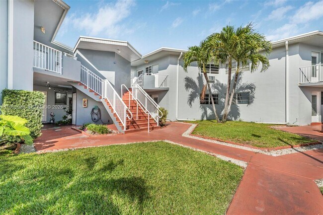 Building Photo - 1715 NE Miami Gardens Dr