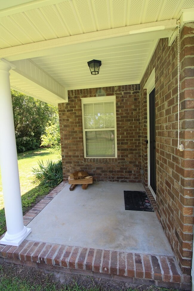 Building Photo - 1820 Moorhill Estate Dr