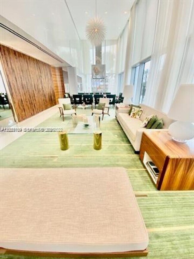 Building Photo - 16901 Collins Ave