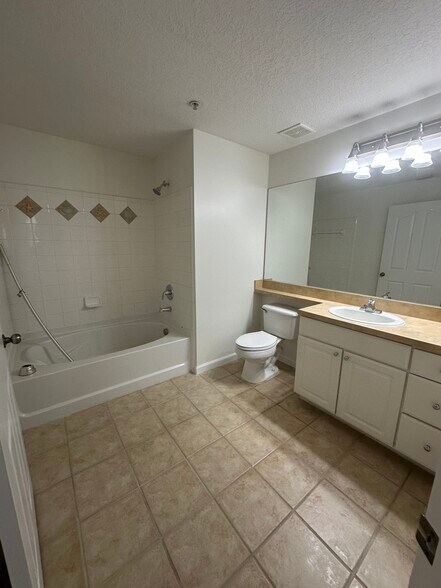 Building Photo - 9873 Baywinds Dr