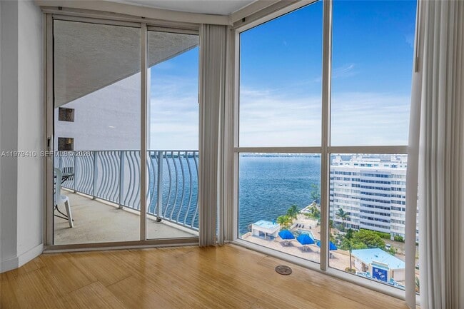 Building Photo - 7601 E Treasure Dr