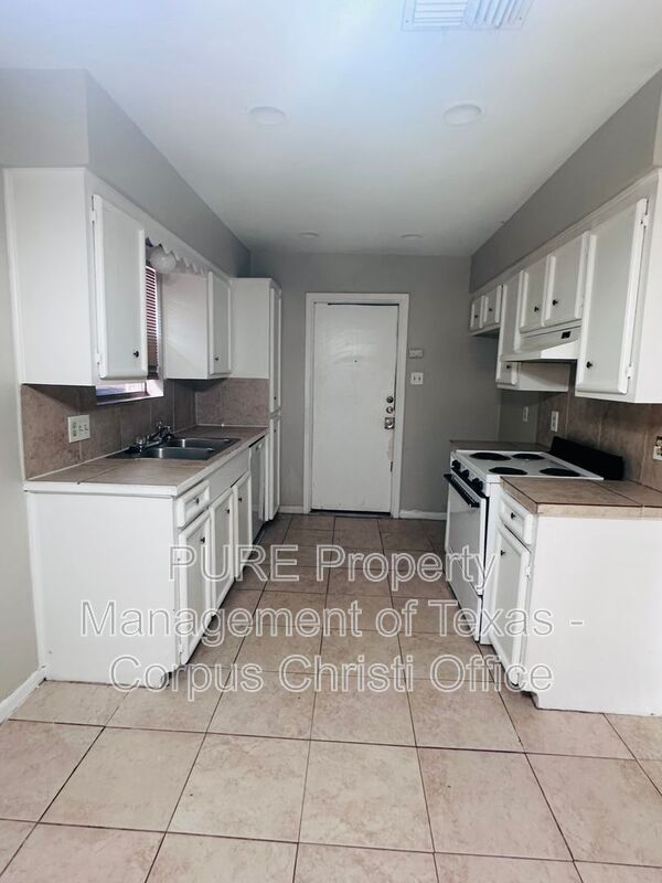 Building Photo - 11942 Mesa Dr