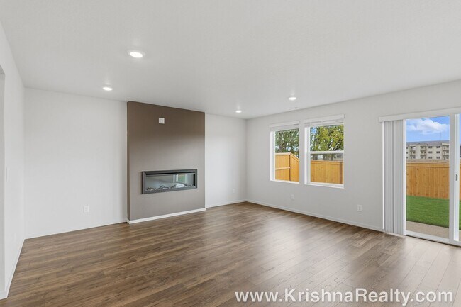 Building Photo - 4984 Columbus Ave