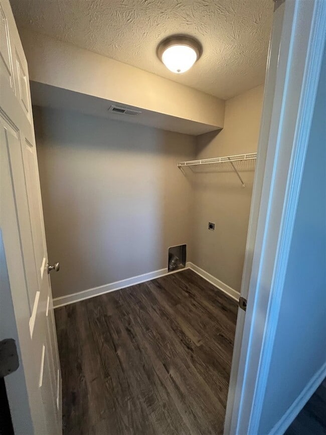 Building Photo - 281 Audley Ave