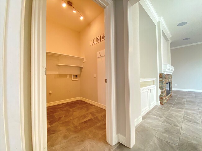Building Photo - 2222 Alberton Ln