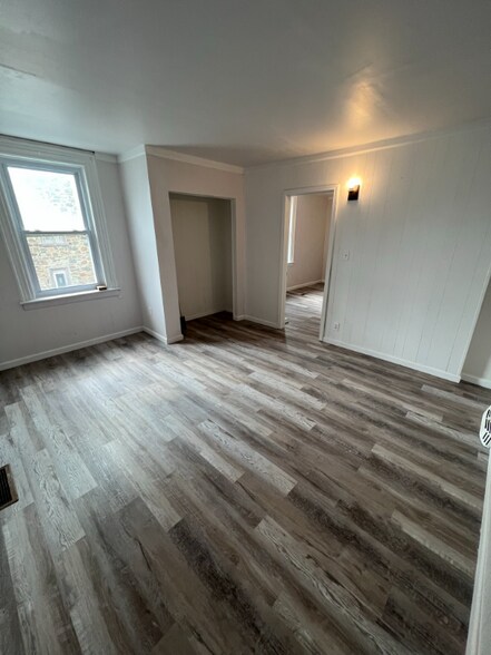 Building Photo - 313 Main St