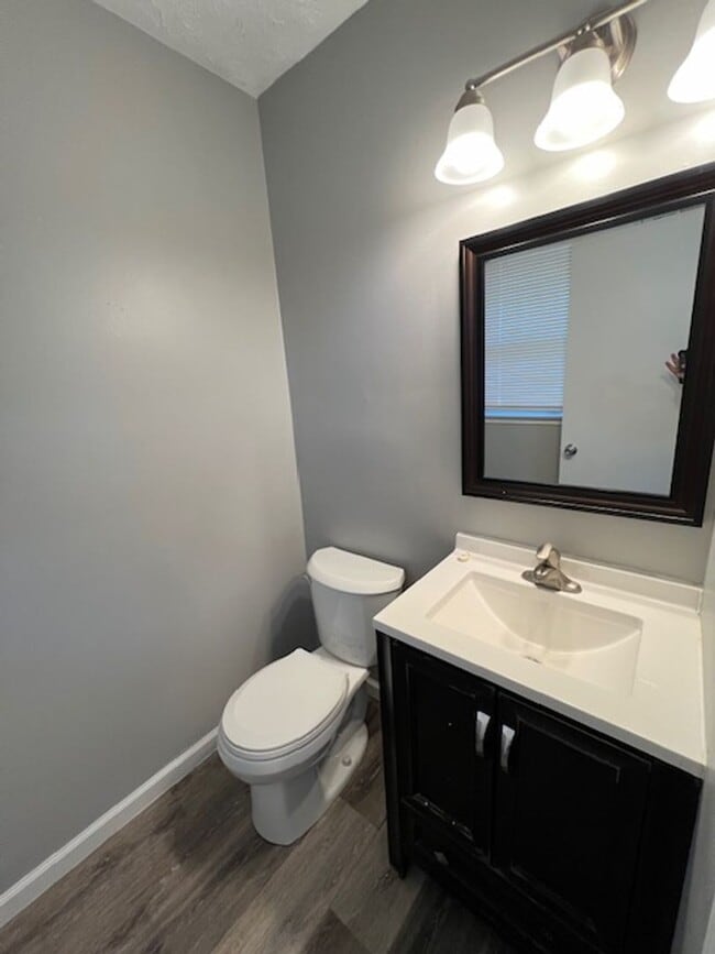 Building Photo - 3 Bedroom In Roanoke Estates!!