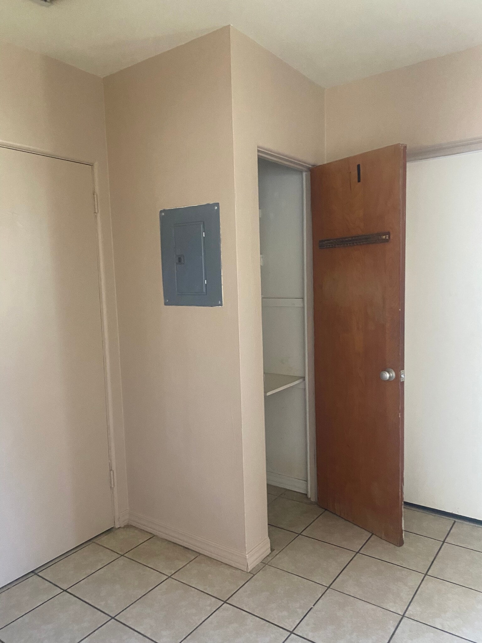 Building Photo - 1845 Orangewood Ave SW