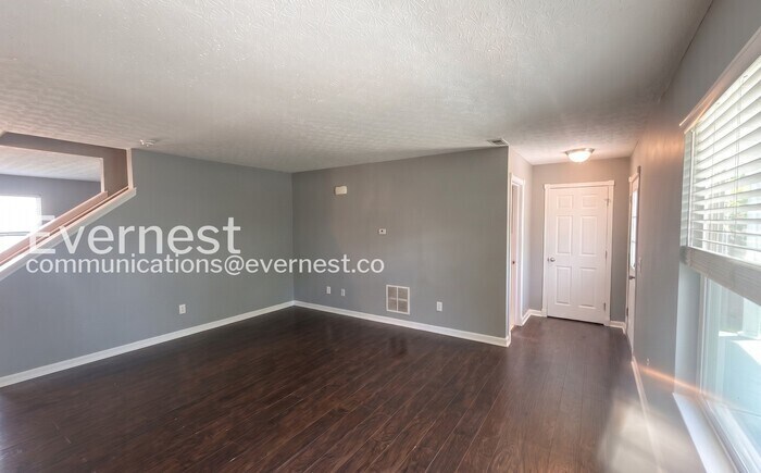 Building Photo - 6326 Pompano St