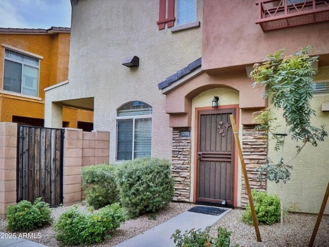 Primary Photo - 2150 W Alameda Rd