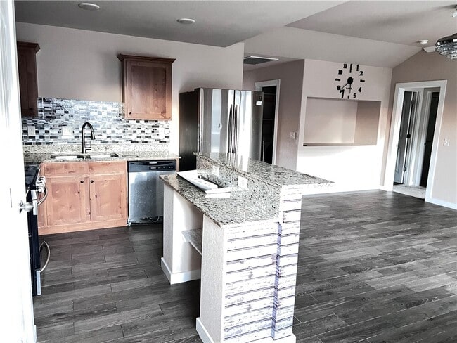 Building Photo - 431 Red Robin St