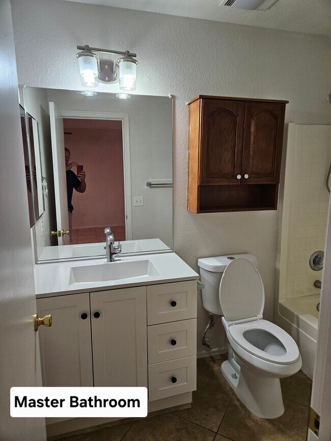 Building Photo - Mirador Estates (Lindsay & Warner) 3 bed 2 bath single level