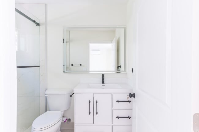 Building Photo - 130 S Harper Ave