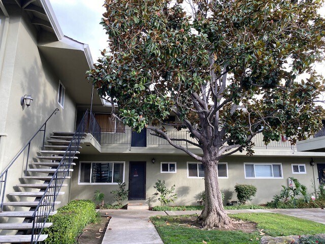 Primary Photo - 3586 Payne Ave