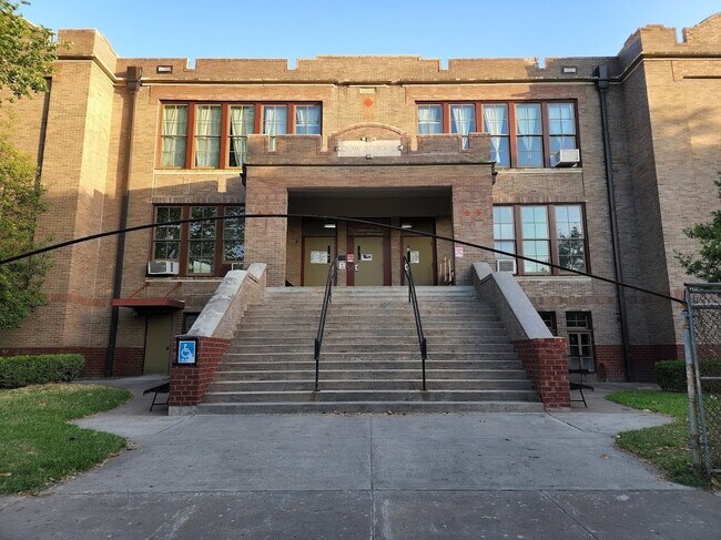 Building Photo - 1818 Kane St