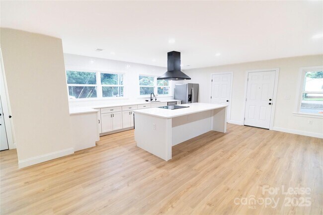 Building Photo - 3501 Eastway Dr