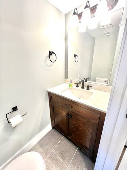 Building Photo - 525 N Betty Jo Dr