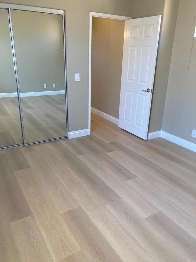 Building Photo - 3 bedroom 2.5 bath home Las Flores