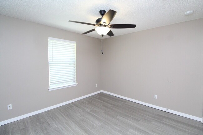 Building Photo - Beautiful Milton Home Near Whiting Field –...