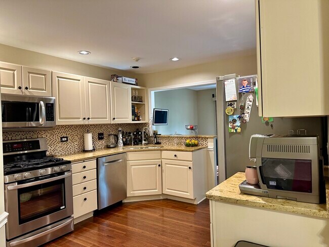 Building Photo - 8438 Chicory Ct