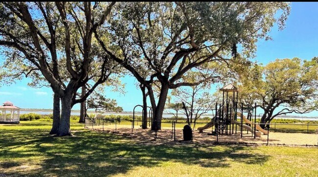 Building Photo - 28 Alcira Ct