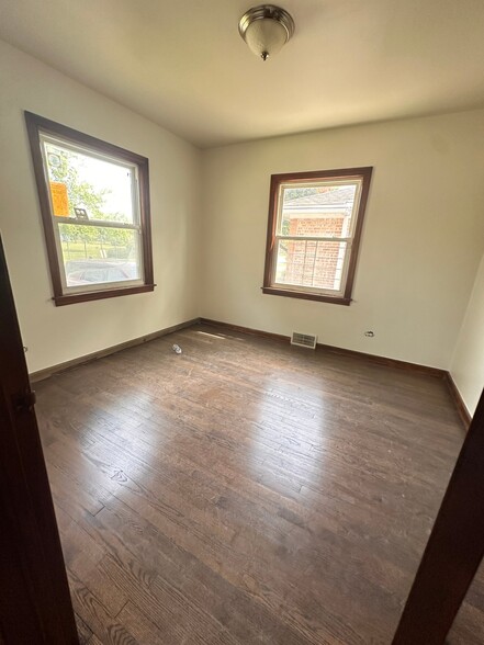 Building Photo - 13708 S Wentworth Ave