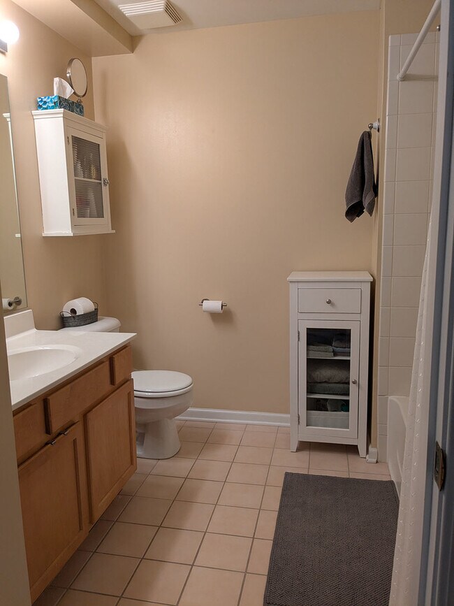 Building Photo - 470 W Mahogany Ct