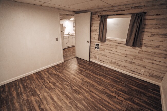 Building Photo - 421 Breckenridge St