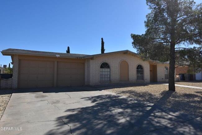 Building Photo - 1624 Vista Real Dr