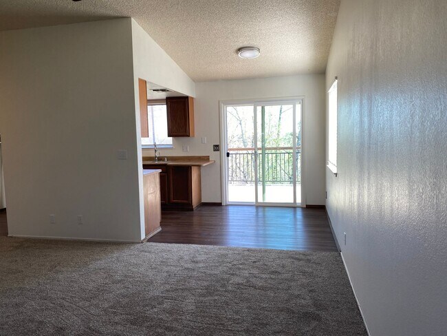 Building Photo - Upcoming vacancy!  Well maintained home on...