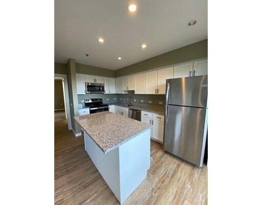 Building Photo - 482 Commonwealth Ave