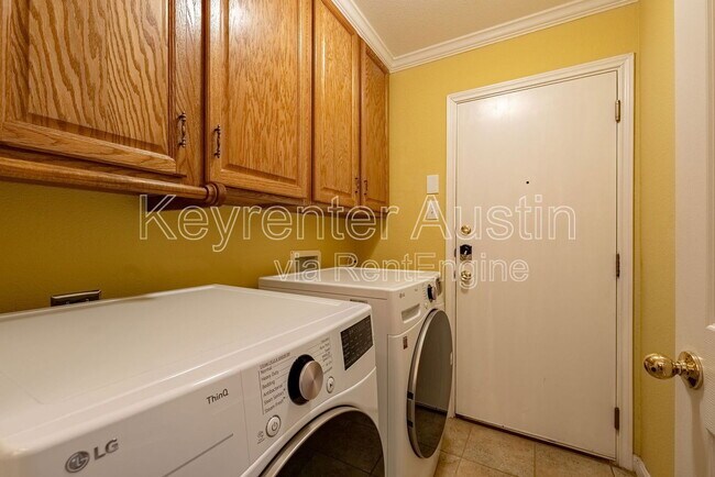 Building Photo - 2601 Tumbling River Dr