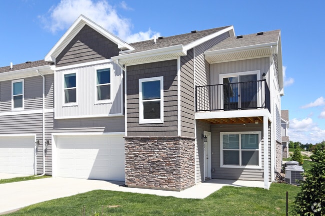 Building Photo - Village at Century Run