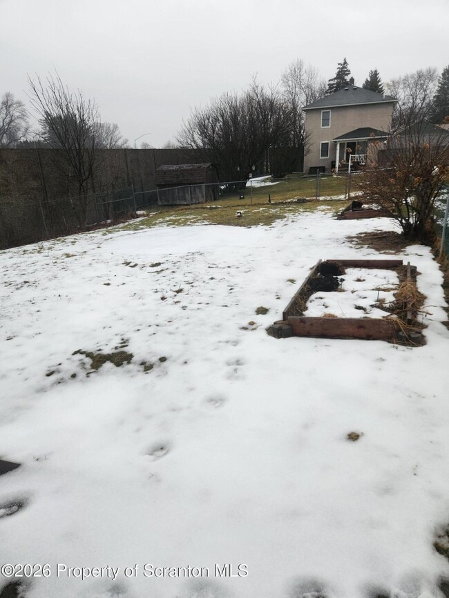 Building Photo - 907 E Drinker St