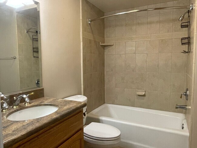 Building Photo - 3 bedroom, 3 bath, entertainment room, lib...