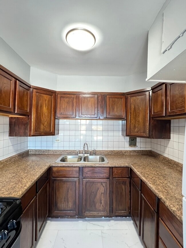 Building Photo - 5335 N California Ave