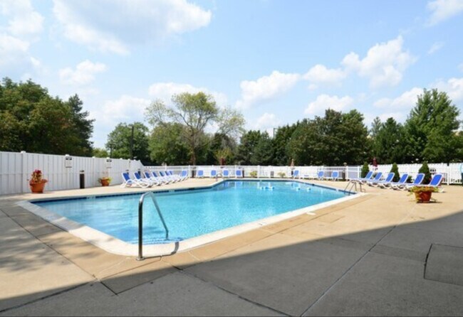 Building Photo - 6340 Americana Dr